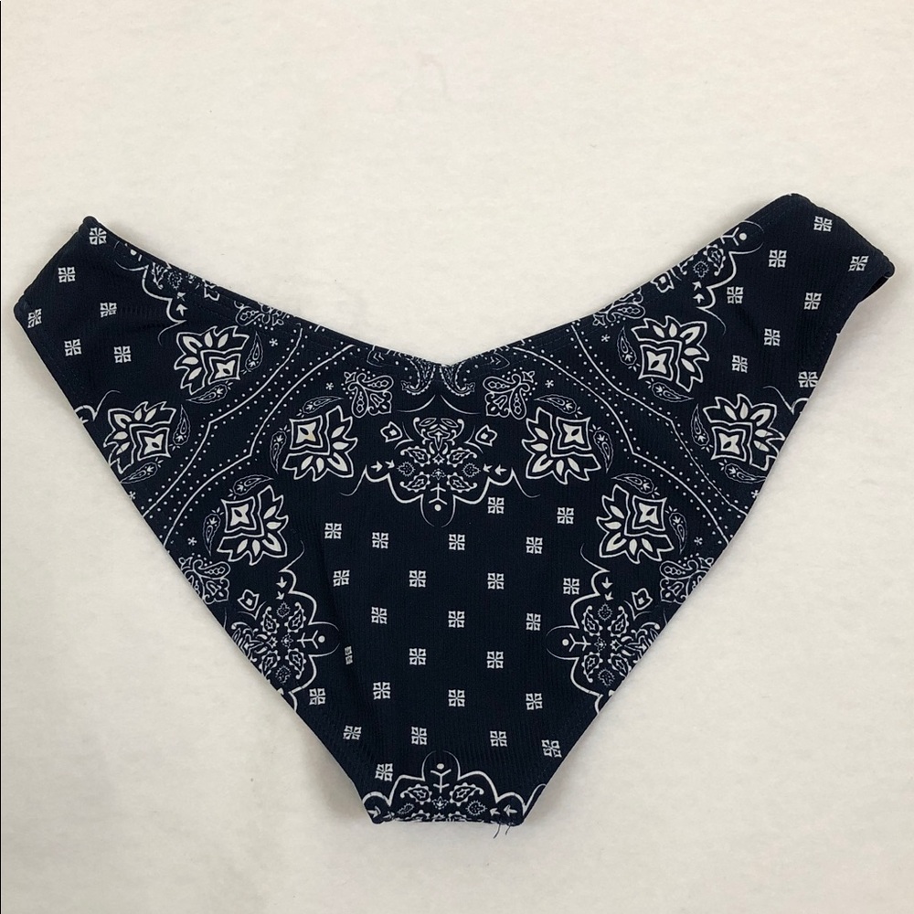 NWT Tilly's Navy and White Bandana Print Bikini Bottom Sz M (S2) - Picture 5 of 6